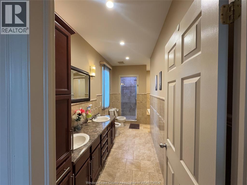67 Theresa Trail, Leamington, ON - Indoor Photo Showing Bathroom