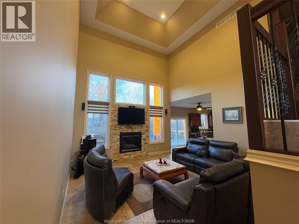 67 Theresa Trail, Leamington, ON - Indoor Photo Showing Living Room With Fireplace