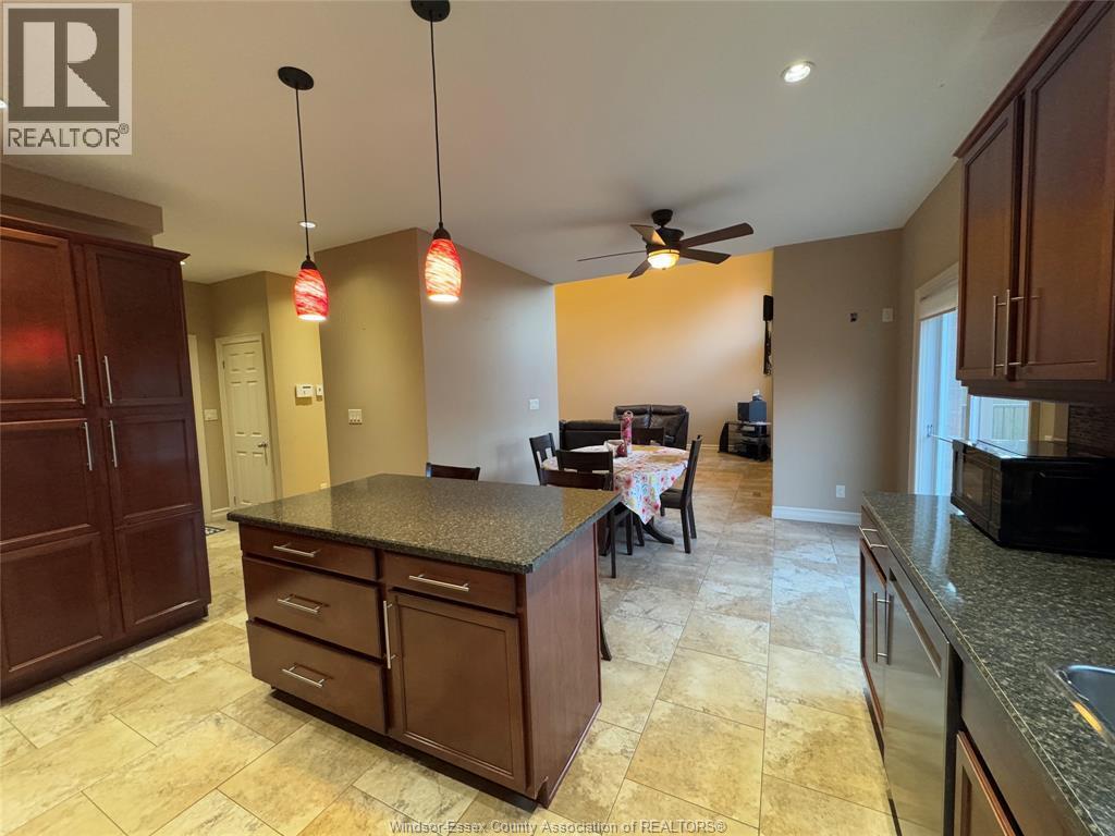 67 Theresa Trail, Leamington, ON - Indoor Photo Showing Kitchen