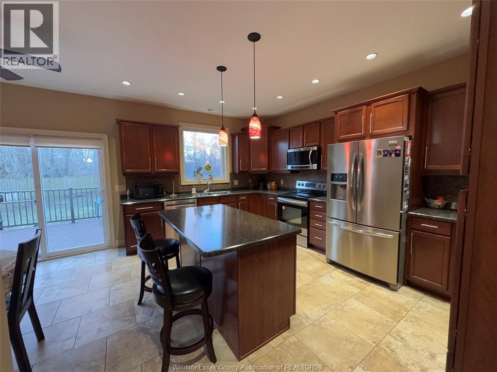 67 Theresa Trail, Leamington, ON - Indoor Photo Showing Kitchen