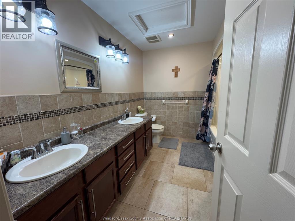 67 Theresa Trail, Leamington, ON - Indoor Photo Showing Bathroom