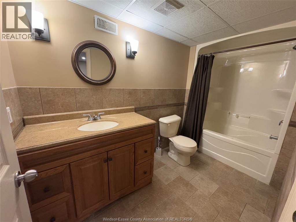 67 Theresa Trail, Leamington, ON - Indoor Photo Showing Bathroom