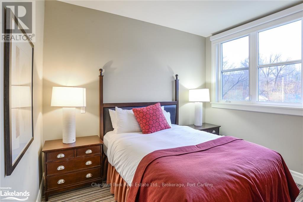 G103-A - 1869 Muskoka 118 Road W, Muskoka Lakes (Monck (Muskoka Lakes)), ON - Indoor Photo Showing Bedroom