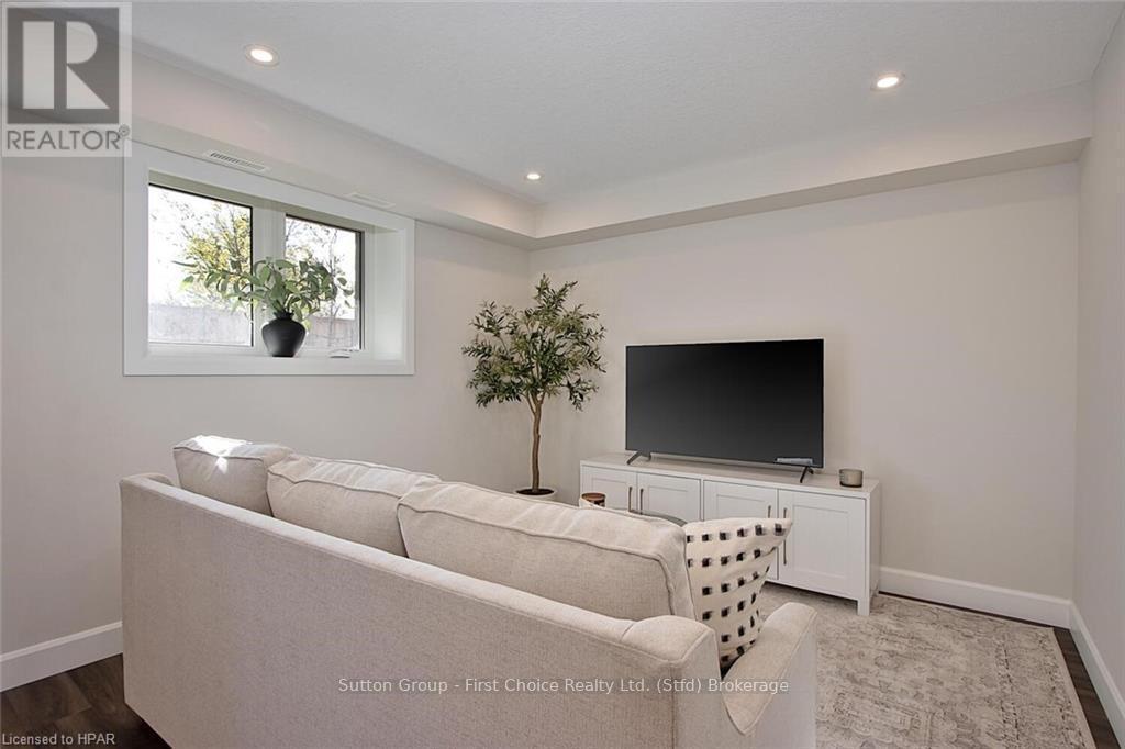 Unit 13 - 3202 Vivian Line, Stratford, ON - Indoor