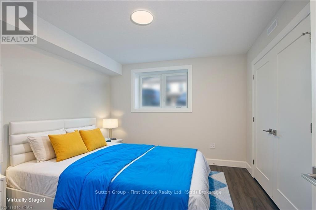 Unit 13 - 3202 Vivian Line, Stratford, ON - Indoor Photo Showing Bedroom