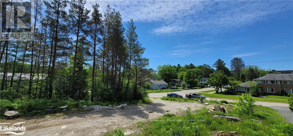 15 Madeline Street, Huntsville (Chaffey), ON