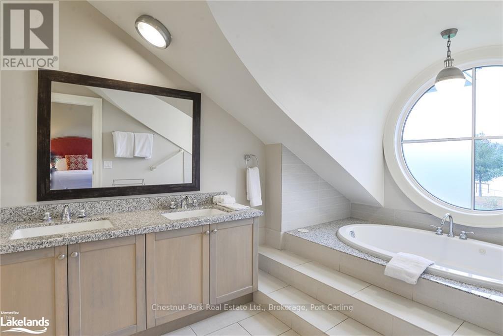 G103-A1 - 1869 Muskoka 118 Road W, Muskoka Lakes (Monck (Muskoka Lakes)), ON - Indoor Photo Showing Bathroom