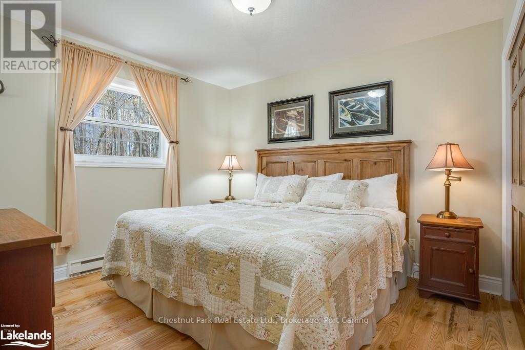 108-8 - 1052 Rat Bay Road, Lake Of Bays (Franklin), ON - Indoor Photo Showing Bedroom
