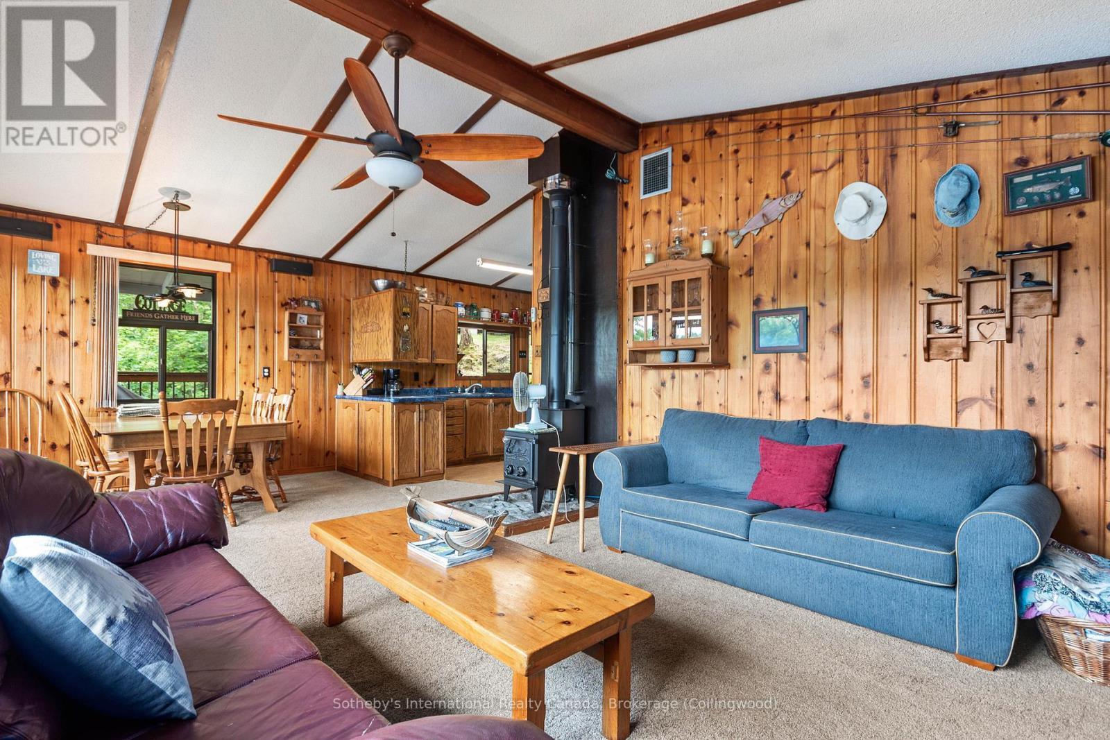 4202 Go Home Lake Shr, Georgian Bay (Gibson), ON - Indoor Photo Showing Living Room