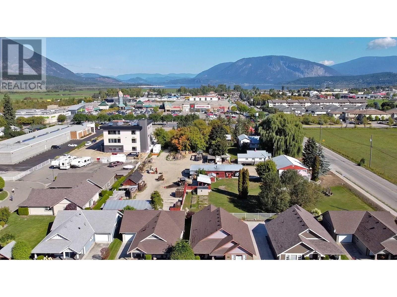 1091, 1131, 1171 10 Street Sw, Salmon Arm, BC