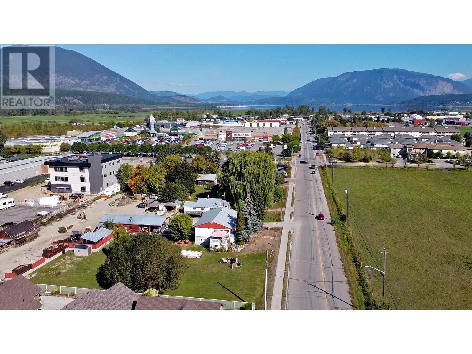 1091, 1131, 1171 10 Street Sw, Salmon Arm, BC