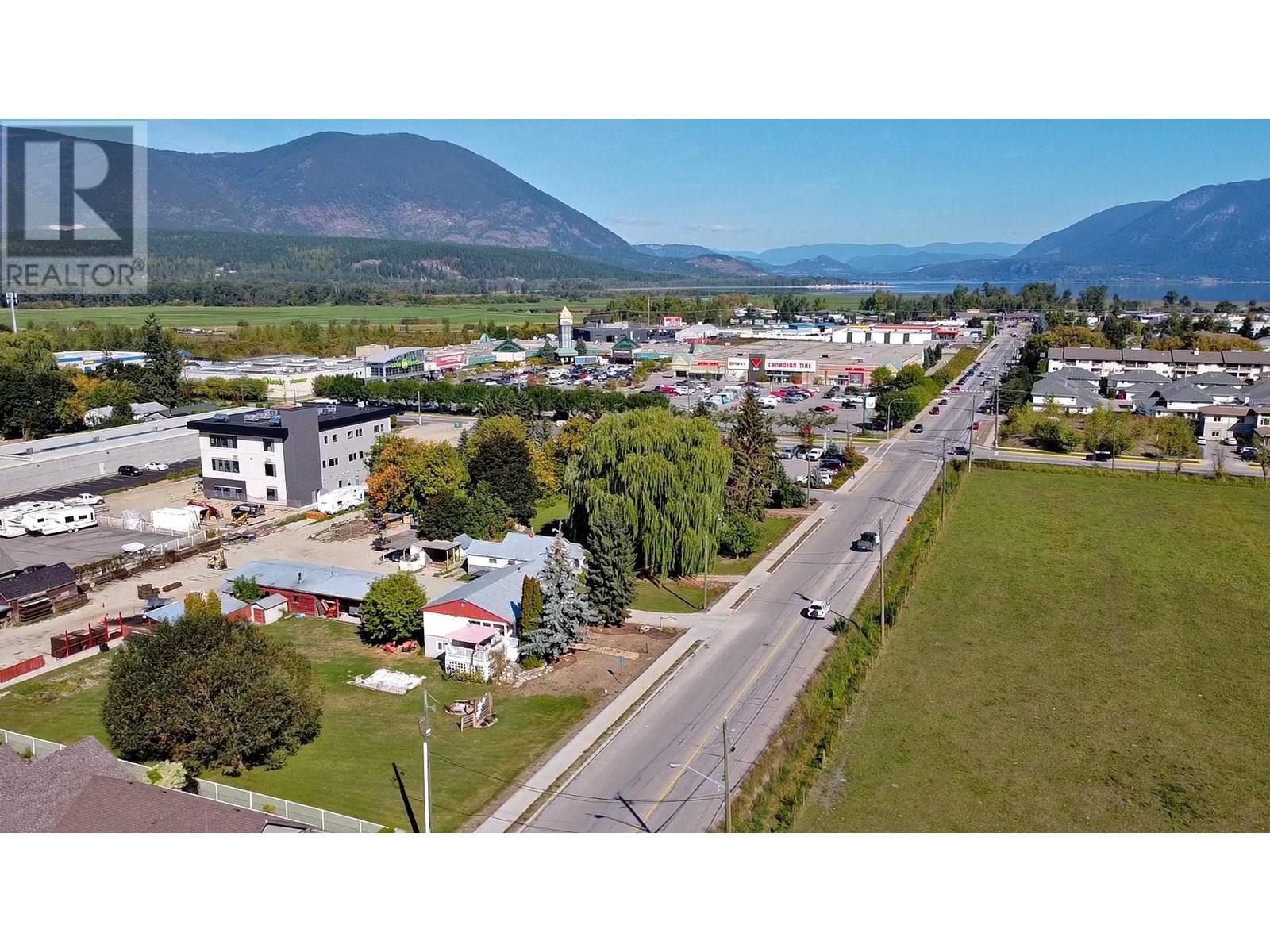1091, 1131, 1171 10 Street Sw, Salmon Arm, BC