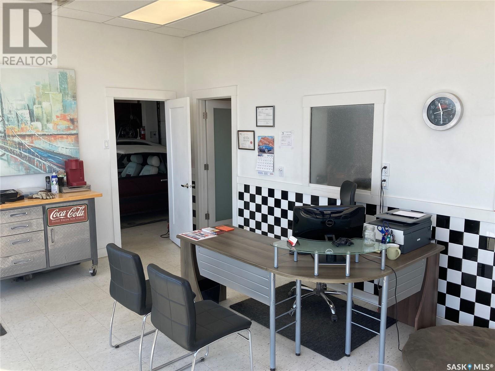 1633 Idylwyld Drive N, Saskatoon, SK