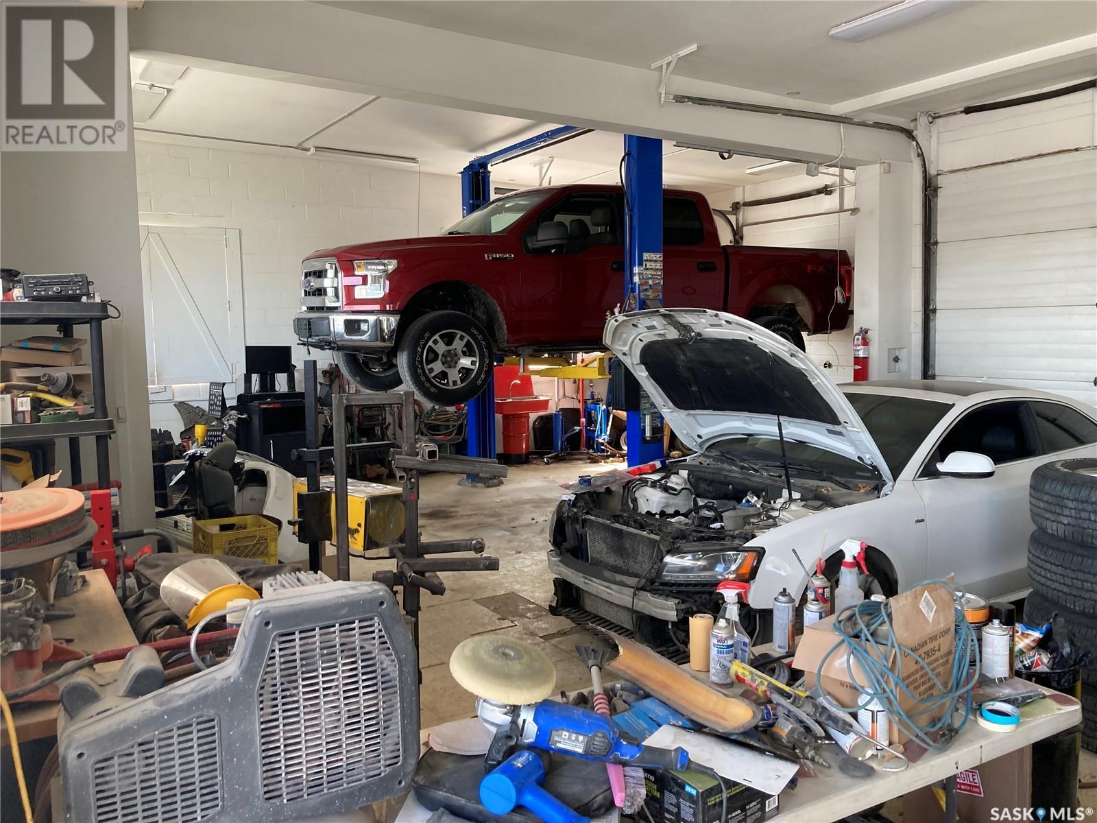 1633 Idylwyld Drive N, Saskatoon, SK