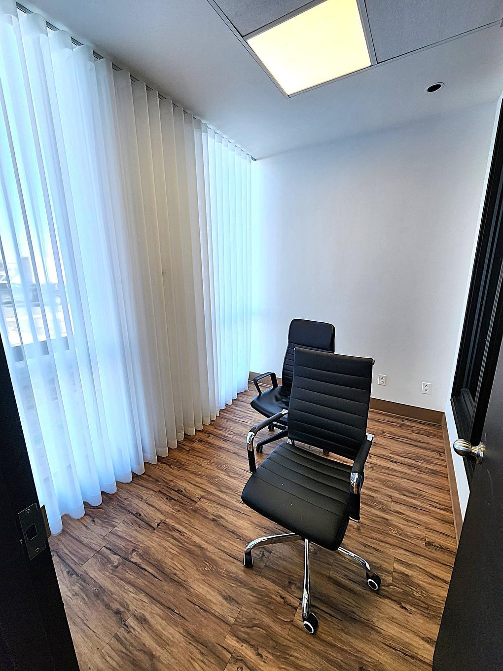Office - 2430 Boul. Industriel, Laval (Chomedey), QC - Indoor