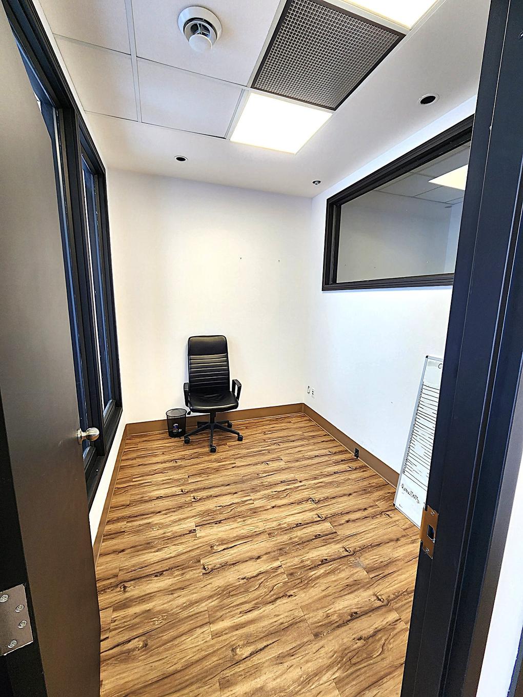 Office - 2430 Boul. Industriel, Laval (Chomedey), QC - Indoor