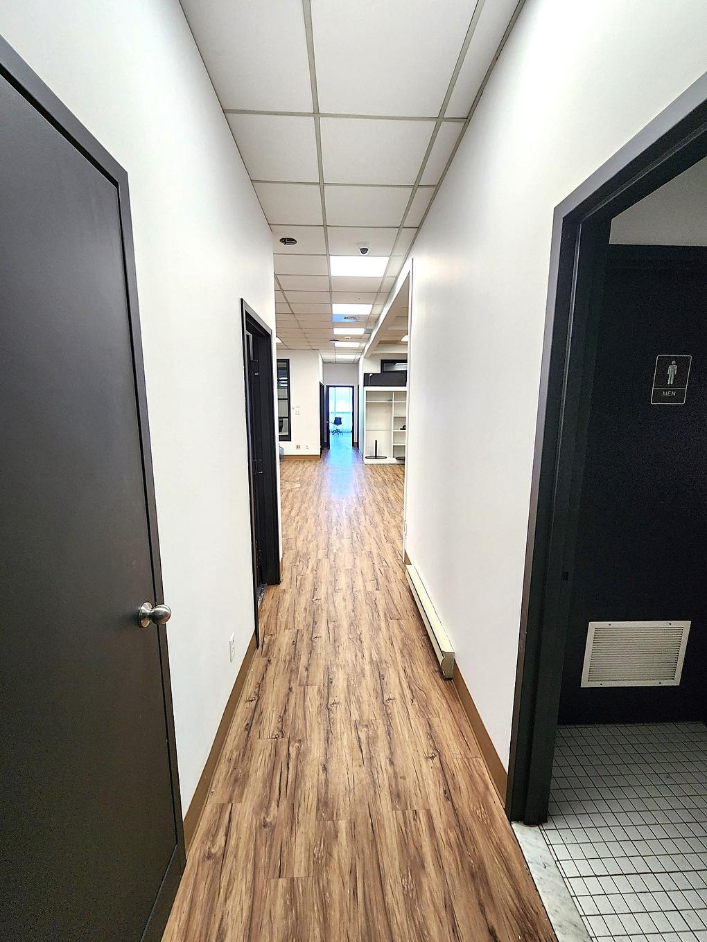 Office - 2430 Boul. Industriel, Laval (Chomedey), QC - Indoor Photo Showing Other Room