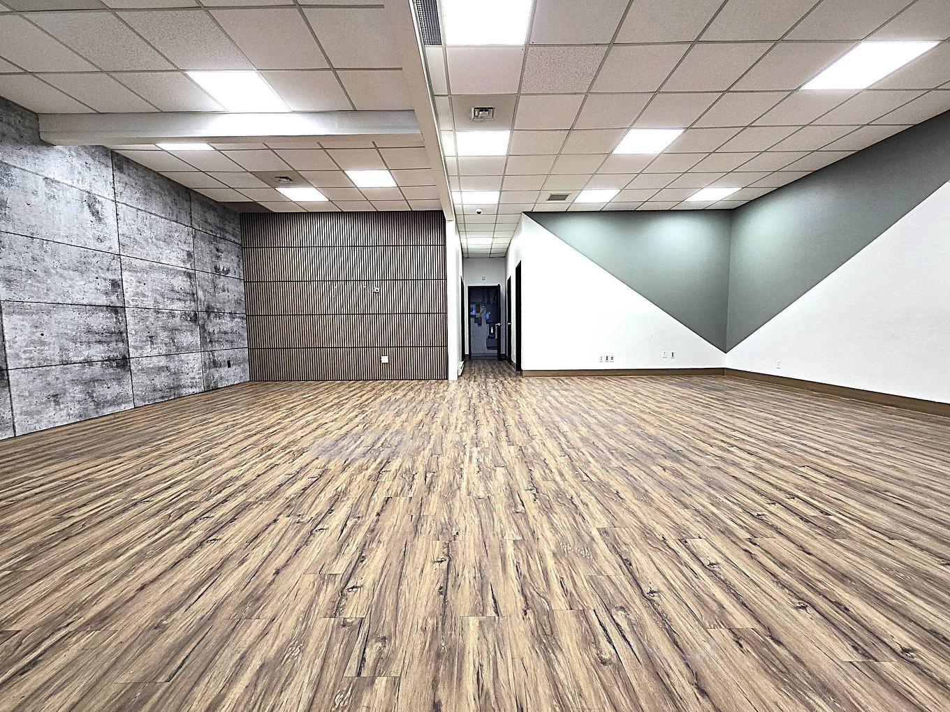 Interior - 2430 Boul. Industriel, Laval (Chomedey), QC - Indoor Photo Showing Other Room