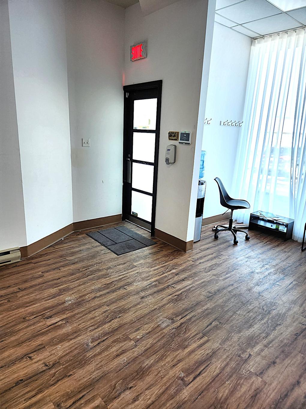 Hall - 2430 Boul. Industriel, Laval (Chomedey), QC - Indoor Photo Showing Other Room