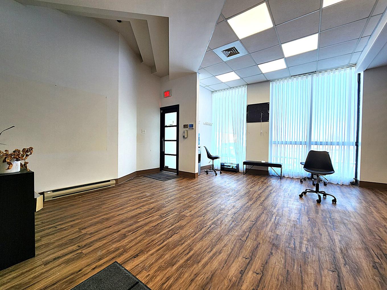 Reception area - 2430 Boul. Industriel, Laval (Chomedey), QC - Indoor