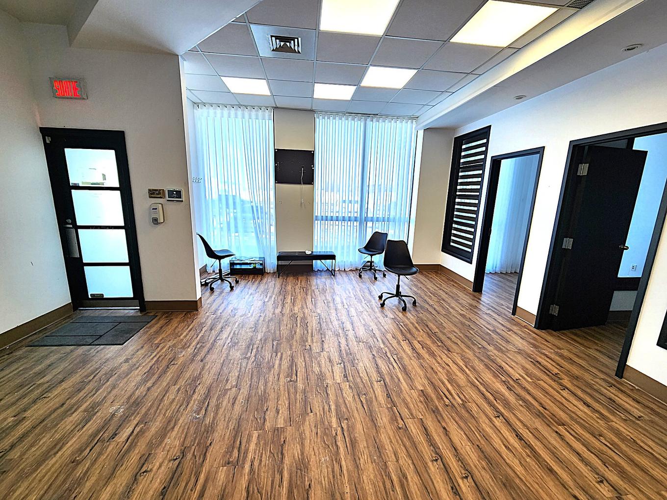 Reception area - 2430 Boul. Industriel, Laval (Chomedey), QC - Indoor