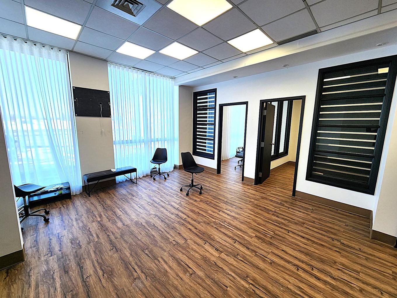 Office - 2430 Boul. Industriel, Laval (Chomedey), QC - Indoor Photo Showing Other Room
