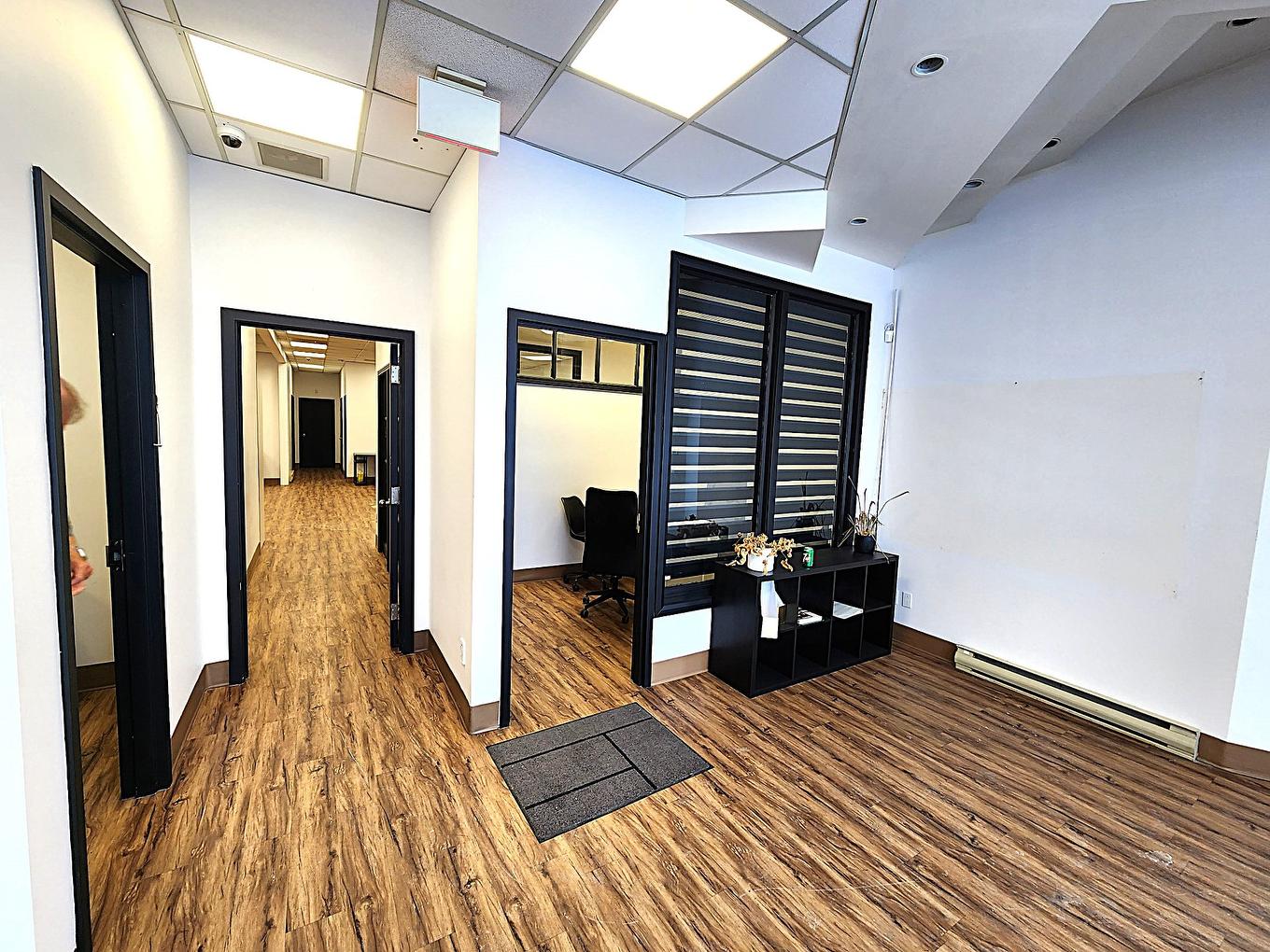 Office - 2430 Boul. Industriel, Laval (Chomedey), QC - Indoor Photo Showing Other Room