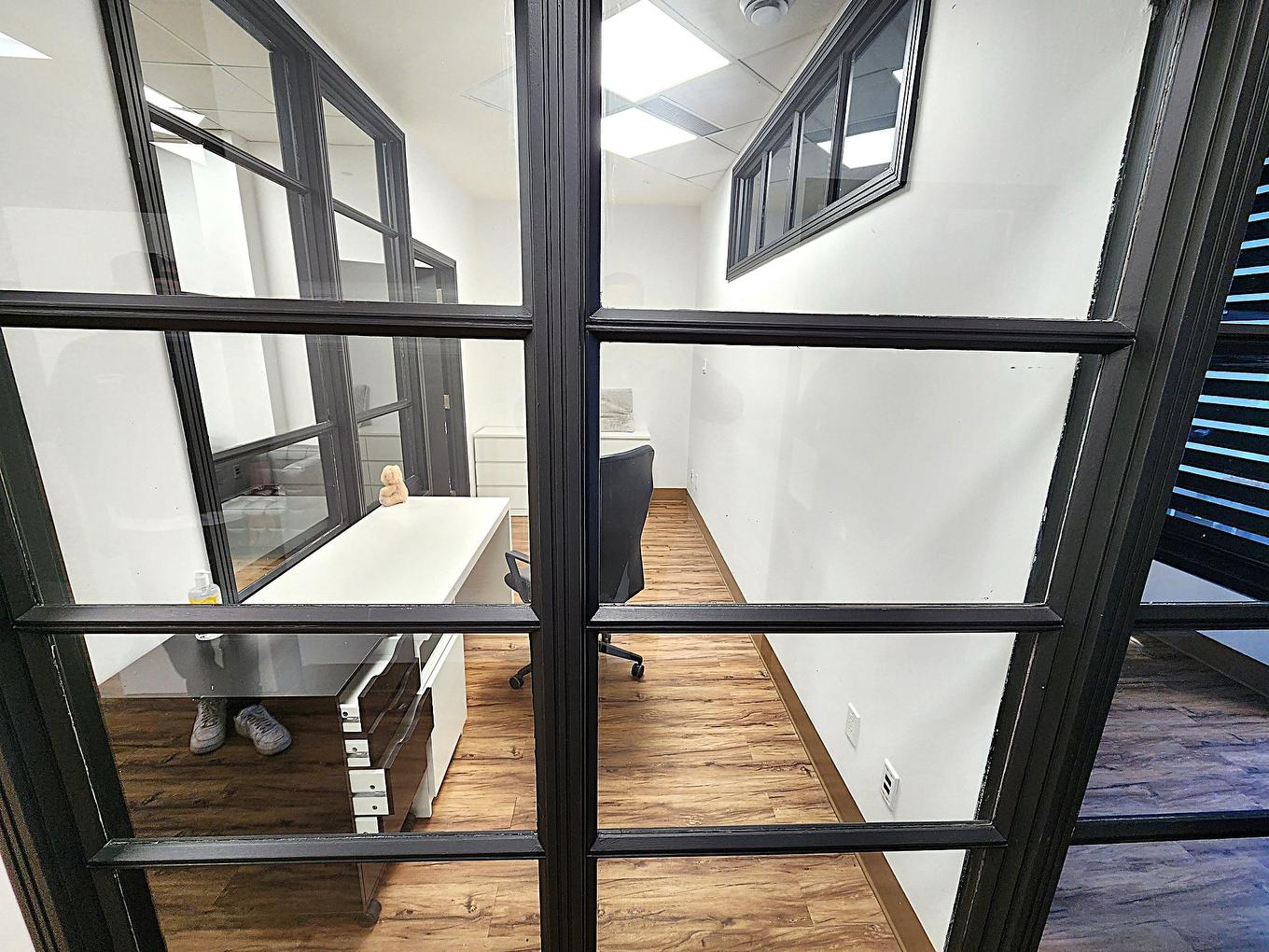 Office - 2430 Boul. Industriel, Laval (Chomedey), QC - Indoor Photo Showing Other Room