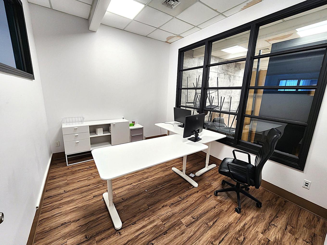 Office - 2430 Boul. Industriel, Laval (Chomedey), QC - Indoor Photo Showing Office