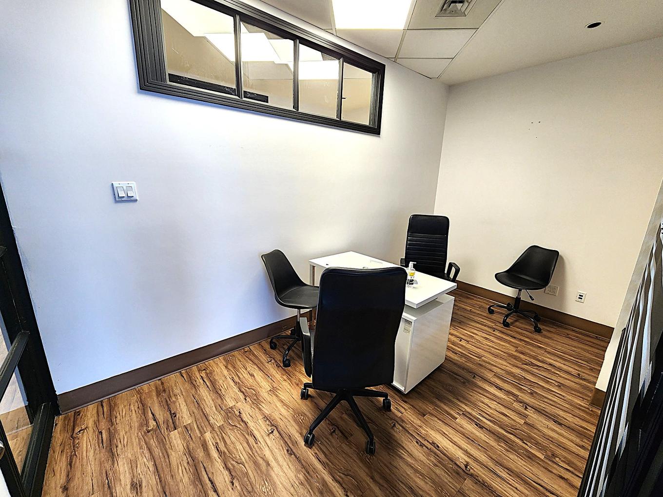 Office - 2430 Boul. Industriel, Laval (Chomedey), QC - Indoor Photo Showing Office