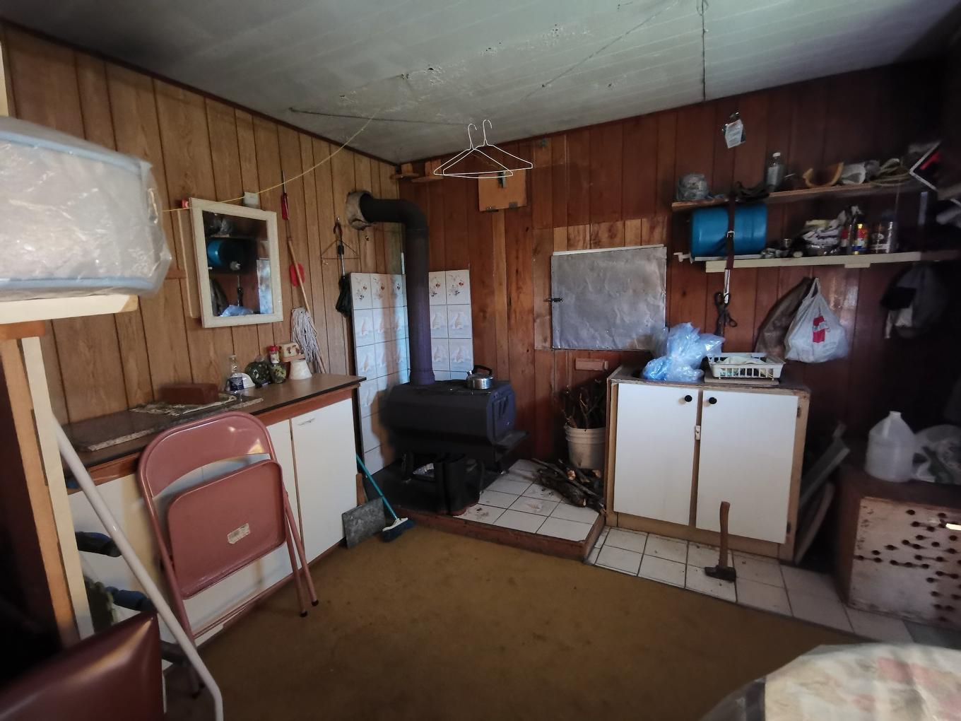 Intérieur - Route 243, Racine, QC