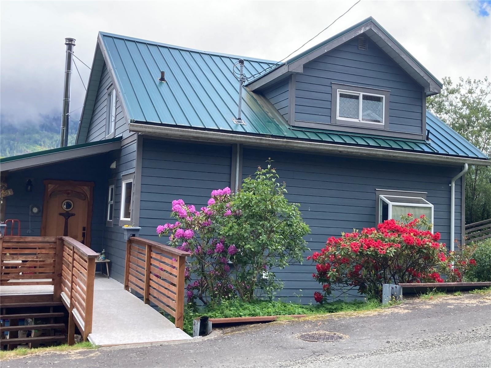 1131 Tipperary Pk, Tahsis, BC