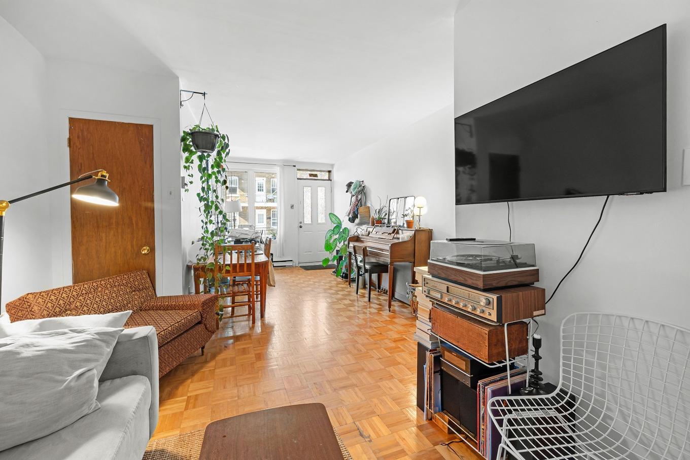 Living room - 1234 - 1238 1Re Avenue, Québec (La Cité-Limoilou), QC - Indoor Photo Showing Living Room With Fireplace