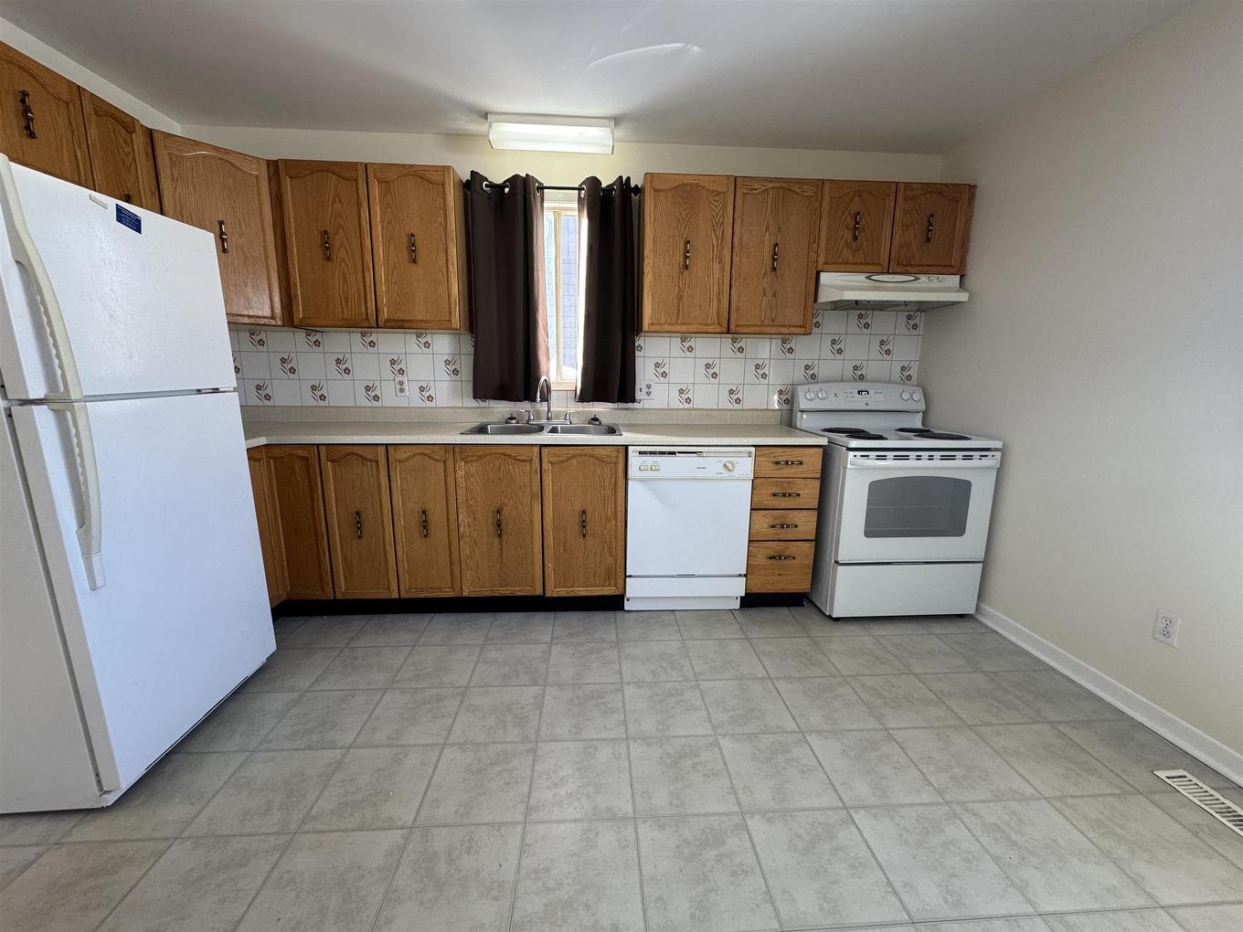 77 Matachewan Road, Manitouwadge, ON - Indoor Photo Showing Kitchen With Double Sink