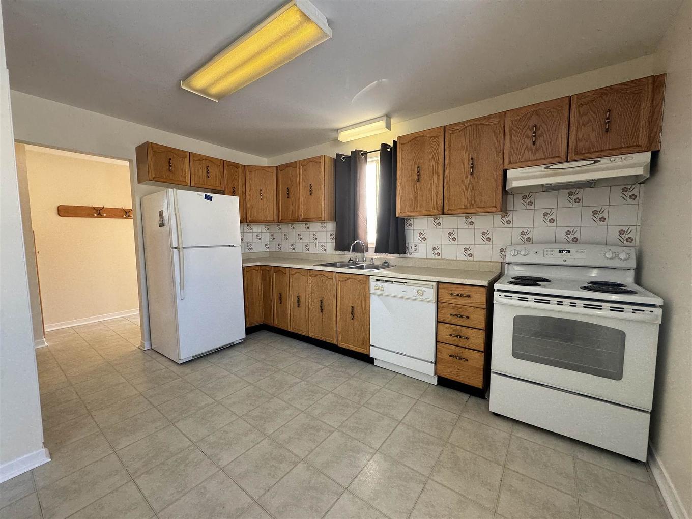 77 Matachewan Road, Manitouwadge, ON - Indoor Photo Showing Kitchen With Double Sink