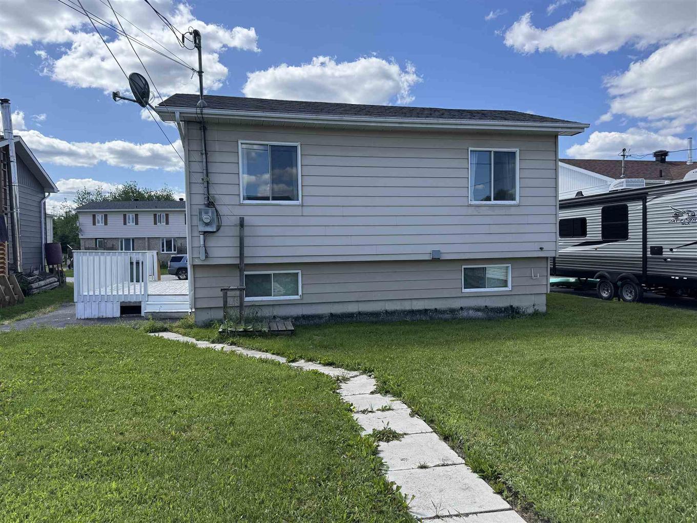 77 Matachewan Road, Manitouwadge, ON - Outdoor