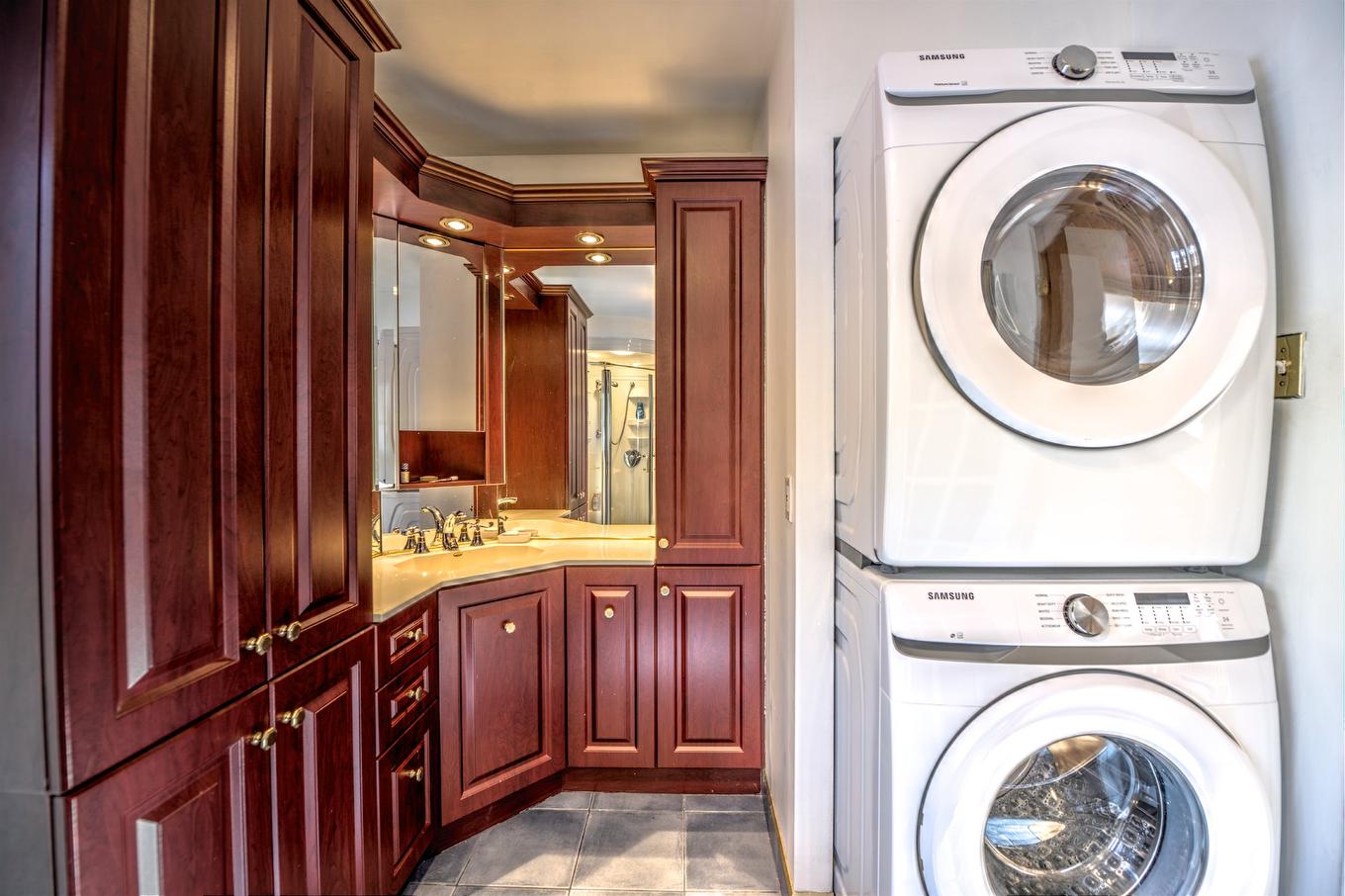 Salle de bains - 174 Ch. Fradet, Saint-Donat, QC - Indoor Photo Showing Laundry Room