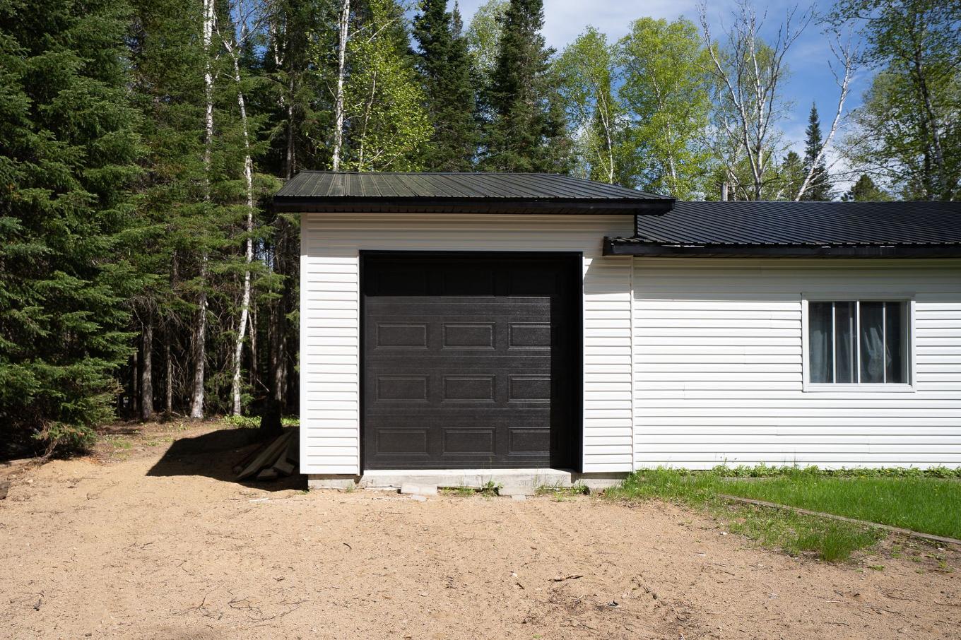 Garage - 174 Ch. Fradet, Saint-Donat, QC - Outdoor