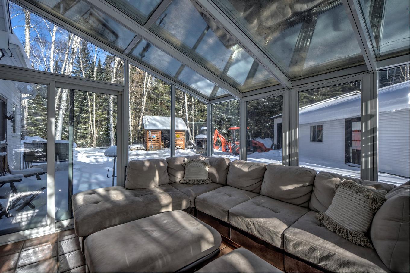 Solarium/Verrière - 174 Ch. Fradet, Saint-Donat, QC - Indoor Photo Showing Living Room