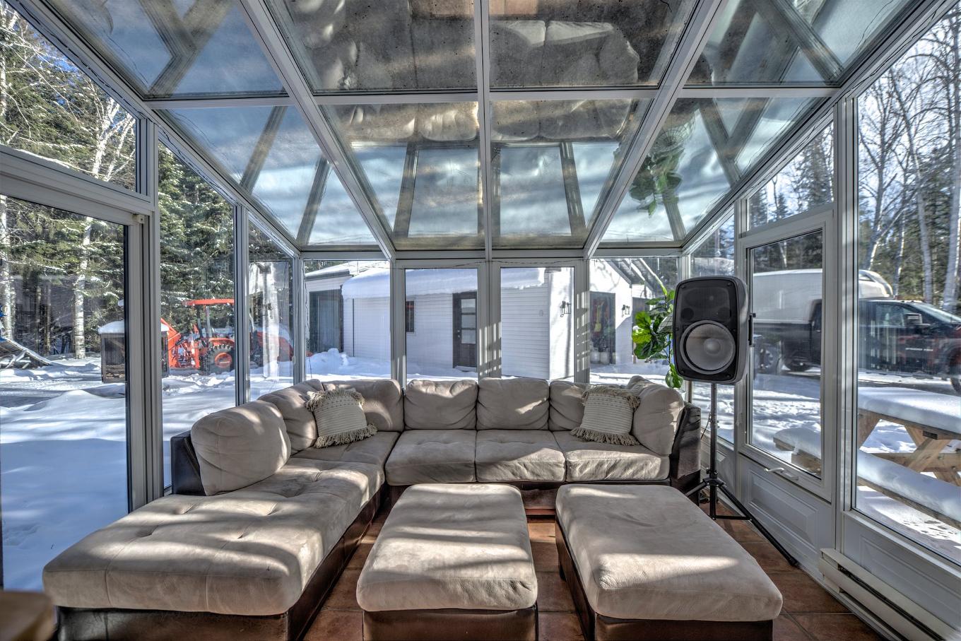 Solarium/Verrière - 174 Ch. Fradet, Saint-Donat, QC - Indoor Photo Showing Living Room