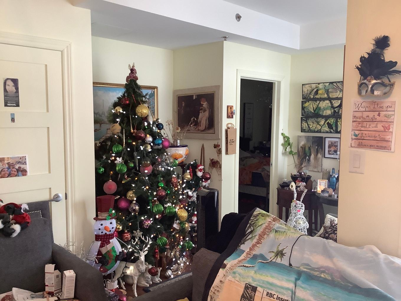 Salon - 103-2875 Av. Du Cosmodôme, Laval (Chomedey), QC - Indoor