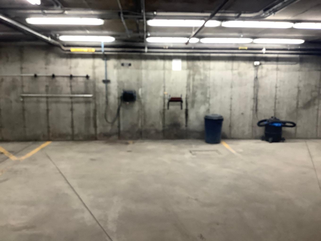 Autre - 103-2875 Av. Du Cosmodôme, Laval (Chomedey), QC - Indoor Photo Showing Garage