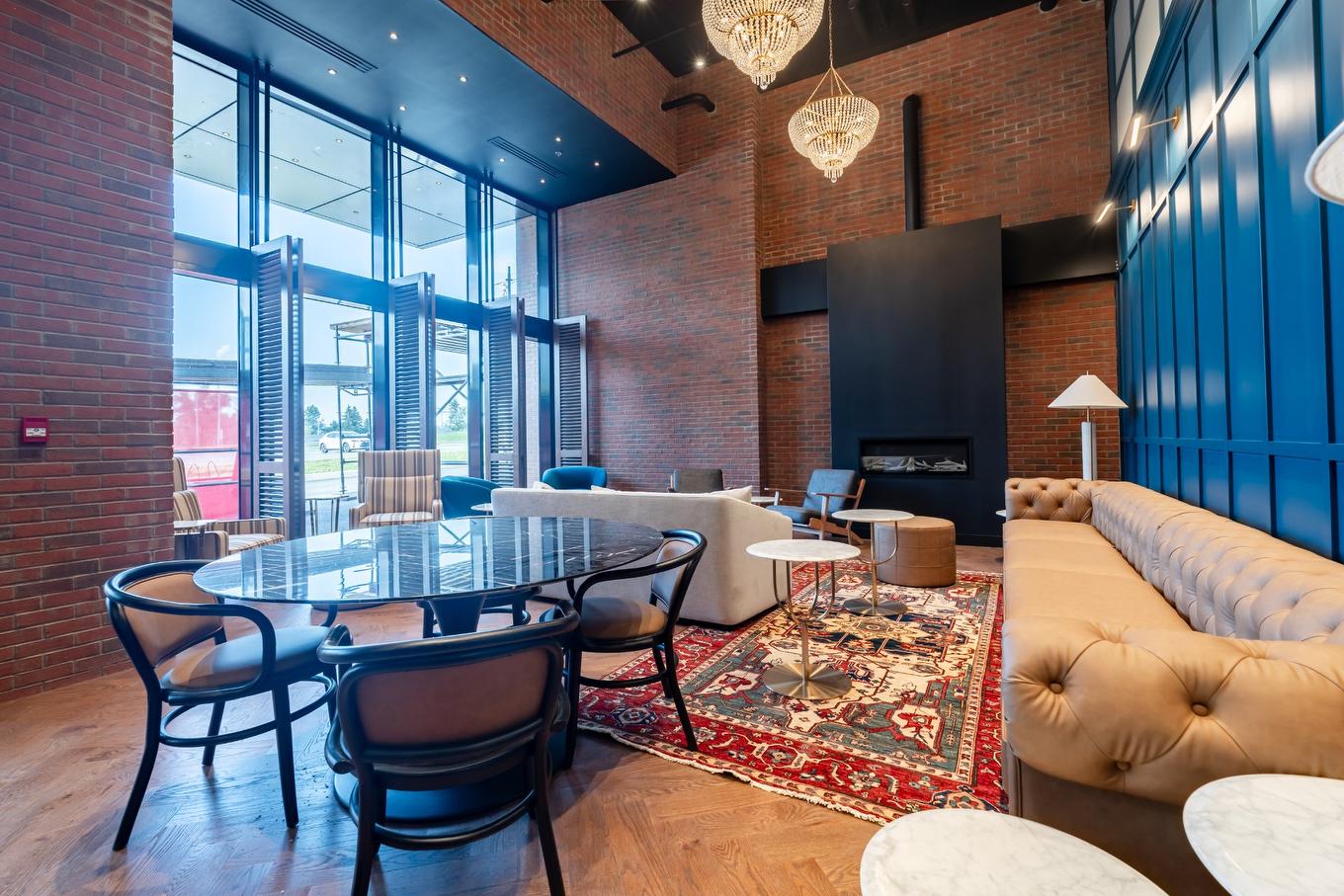 Hall - 1106-200 Rue Marie-Charles-Le Moyne, Longueuil (Le Vieux-Longueuil), QC - With Fireplace