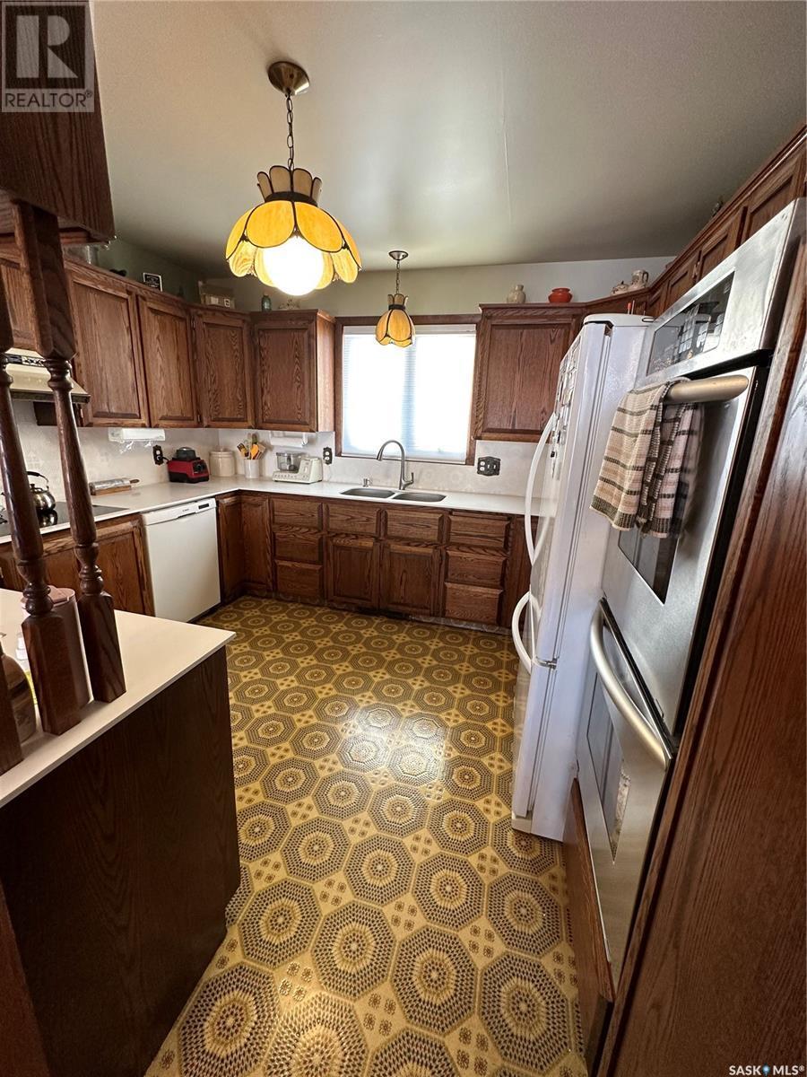 309 2Nd Avenue, Gerald, SK - Indoor Photo Showing Kitchen With Double Sink