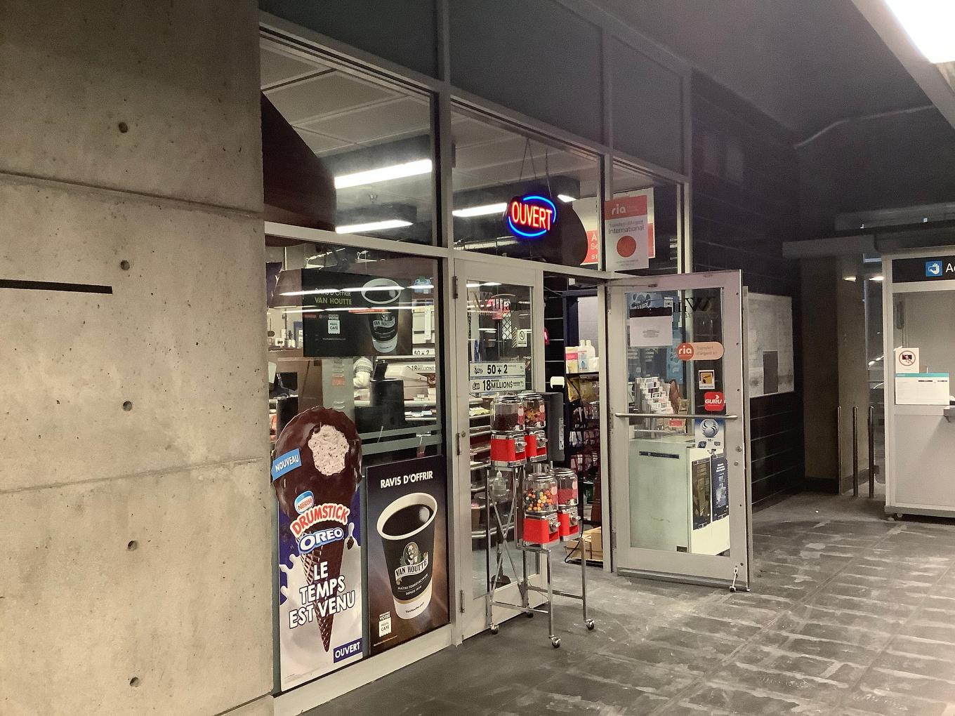 Façade - 5 Boul. Cartier O., Laval (Laval-Des-Rapides), QC