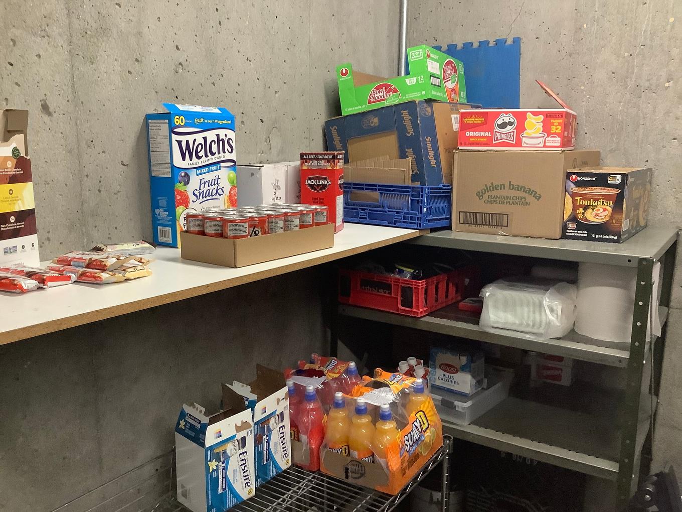 Entrepôt - 5 Boul. Cartier O., Laval (Laval-Des-Rapides), QC