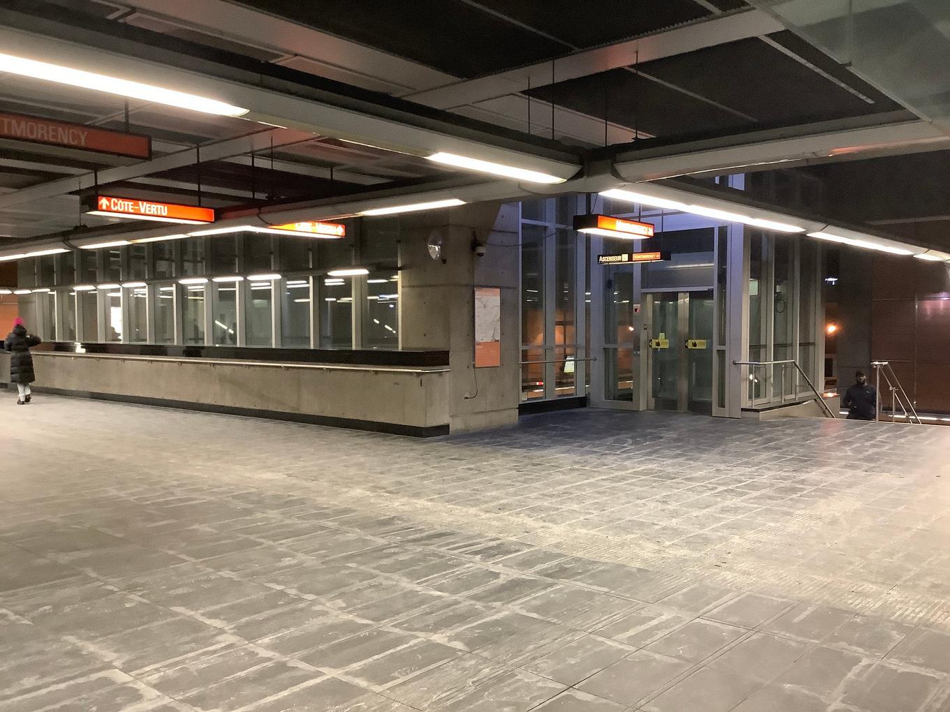 Extérieur - 5 Boul. Cartier O., Laval (Laval-Des-Rapides), QC