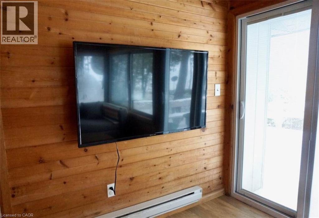 1536 Tiny Beaches Road N, Tiny, ON - Indoor Photo Showing Other Room