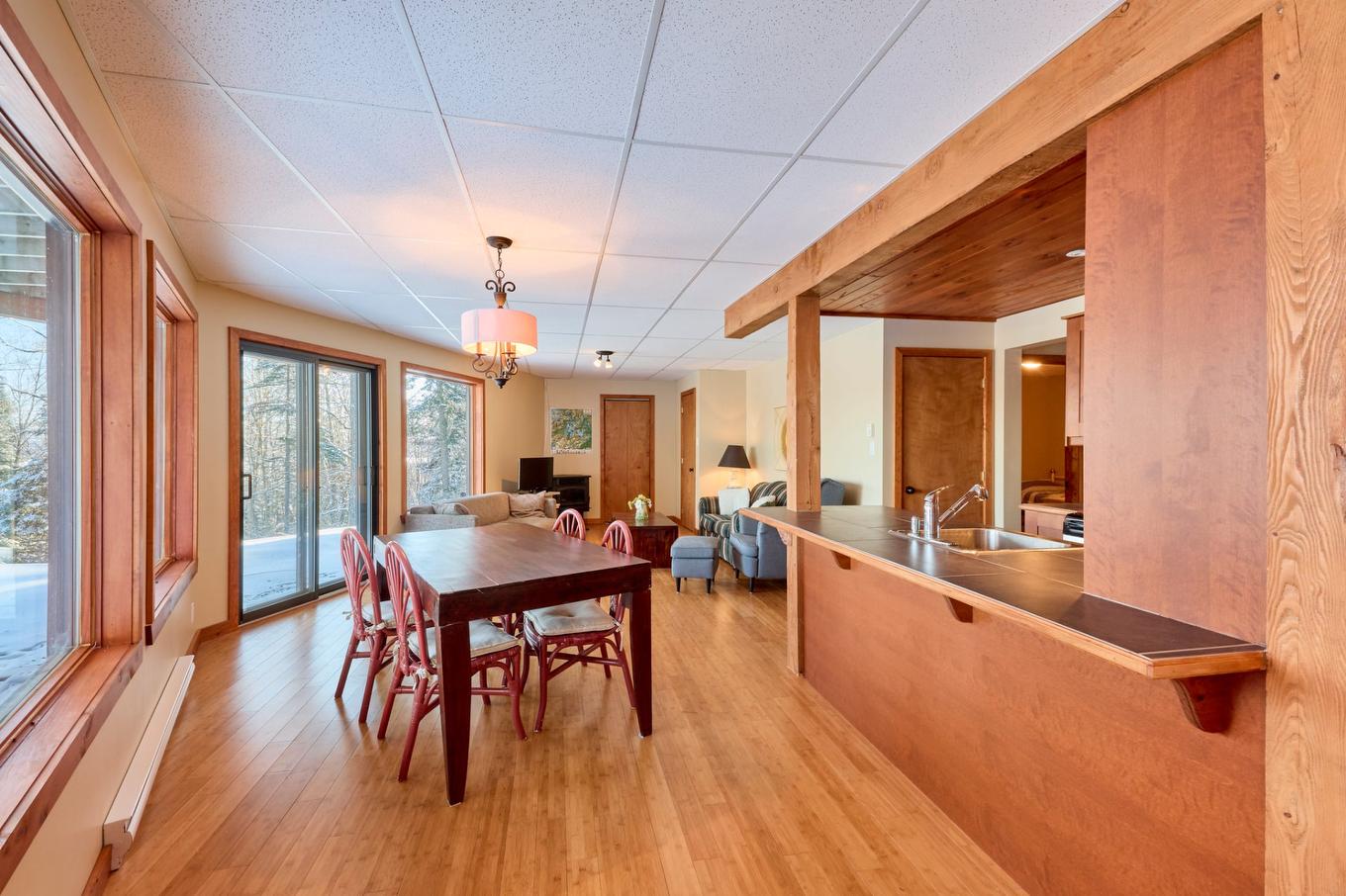 Vue d'ensemble - 95 Ch. Du Domaine-Escarpé, Saint-Donat, QC - Indoor Photo Showing Dining Room