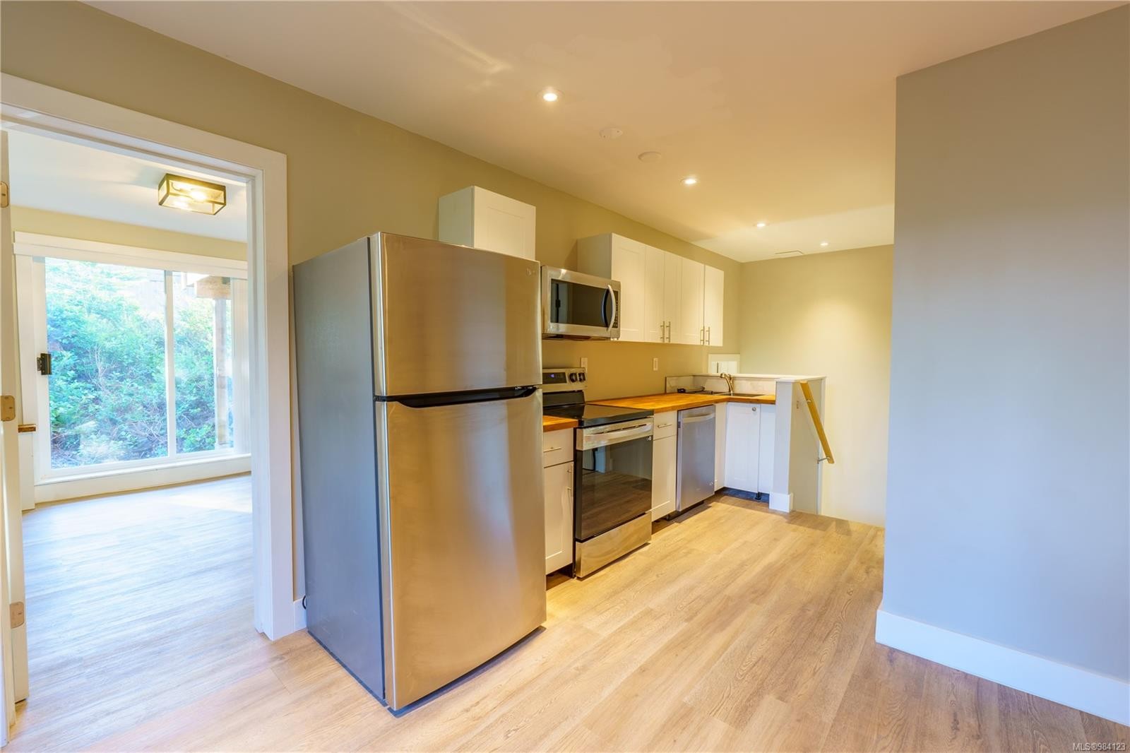 316 Leighton Way, Tofino, BC